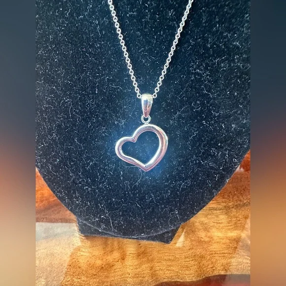 Women's Stainless QVC Steel by Design Silver Heart Pendant Necklace 18” NWOT - Picture 2 of 4